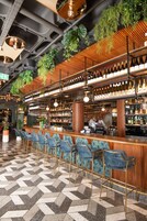 2 bars/lounges