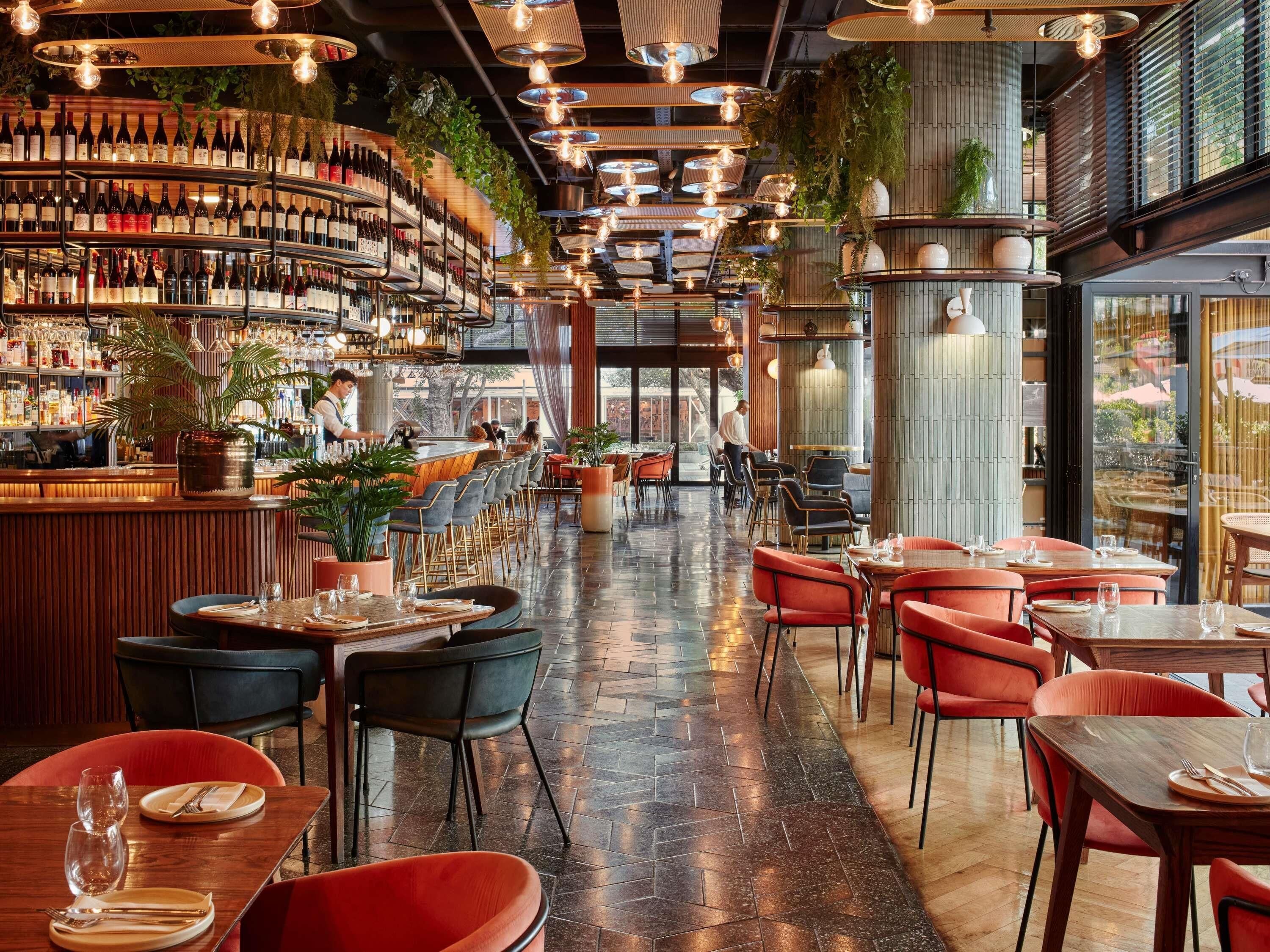 2 restaurants; breakfast, lunch, dinner, and brunch served