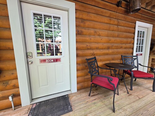 Standard Guest Room (Terrace) - Barefoot Hills - North Georgia Mountains