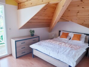 5 Schlafzimmer, Schreibtisch, Reisekinderbett, kostenloses WLAN