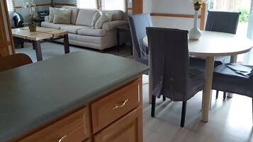 TV, fireplace, stereo