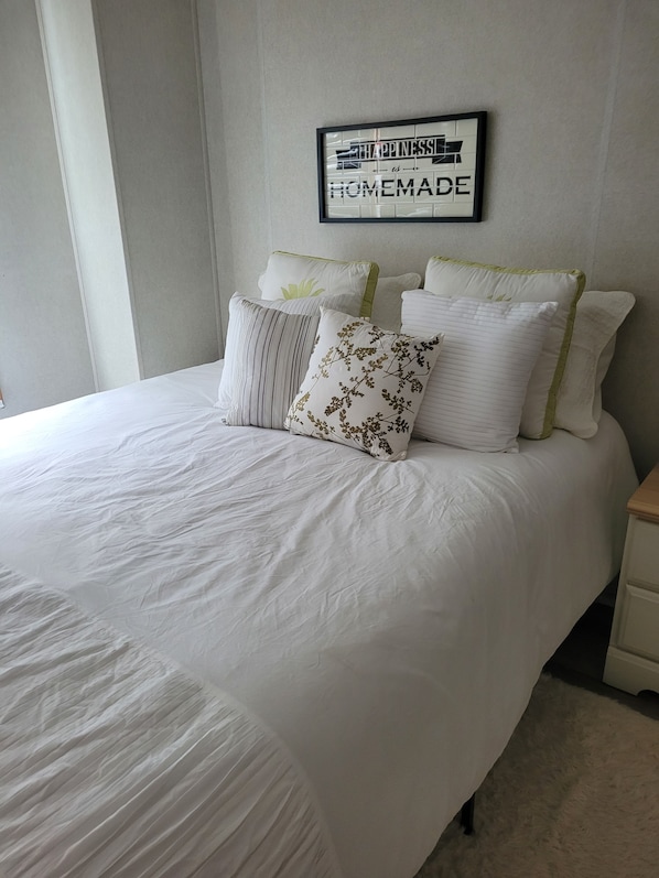 2 bedrooms, in-room safe, desk, iron/ironing board