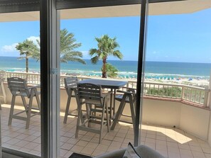 Outdoor dining - Beach Club Doral  406  - Direct Gulf View - Beach - Pool - WIFI (Gulf Shores)