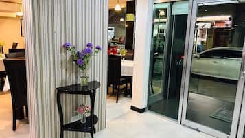 Tempat makan keluarga