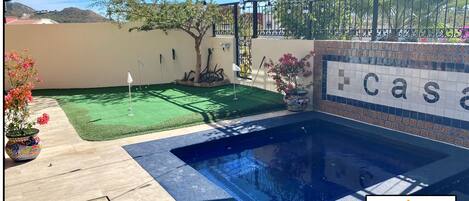 حمّام سباحة خارجي، حمّام سباحة مُدفَّأ