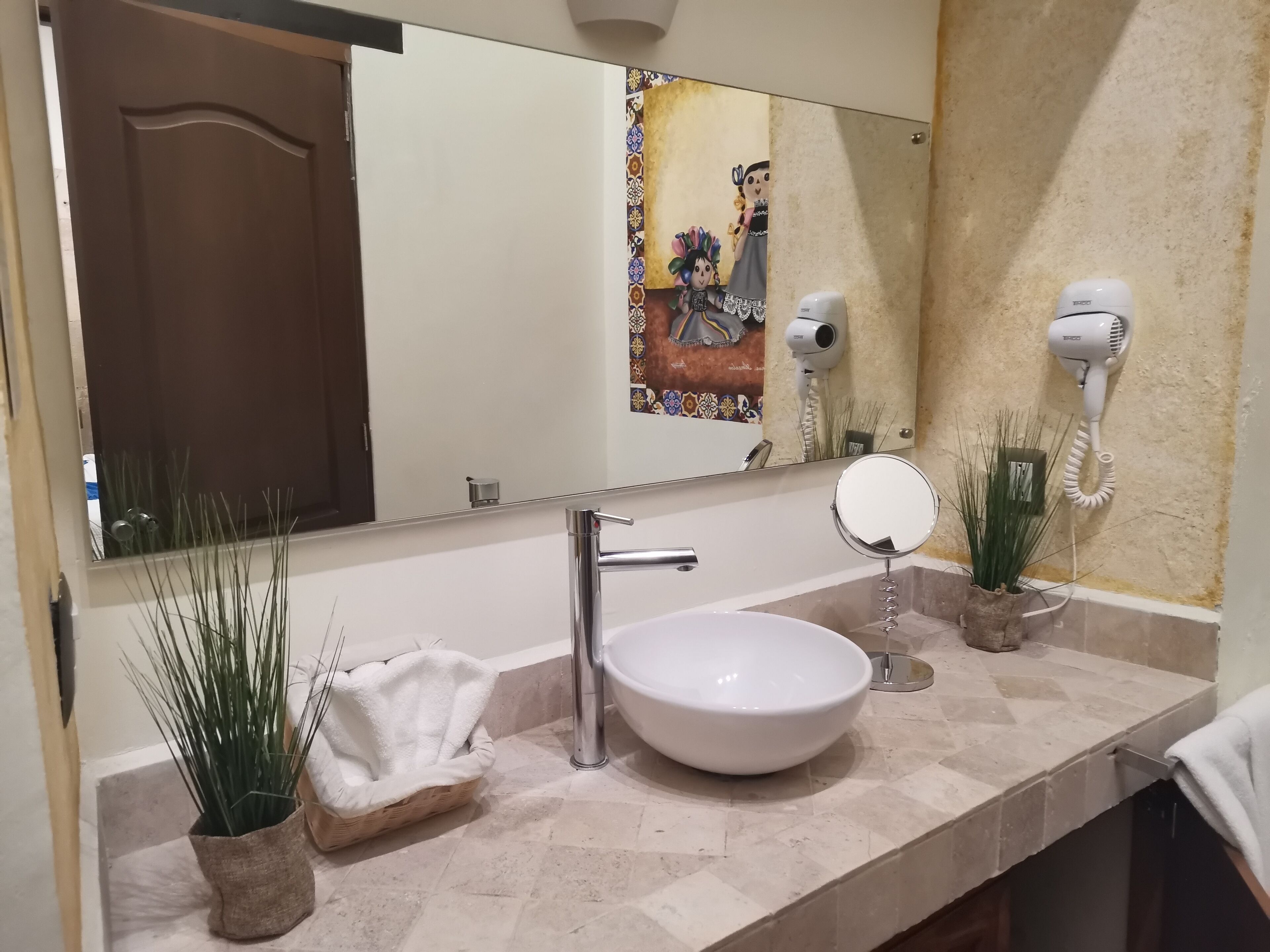 design studio suite | bathroom sink