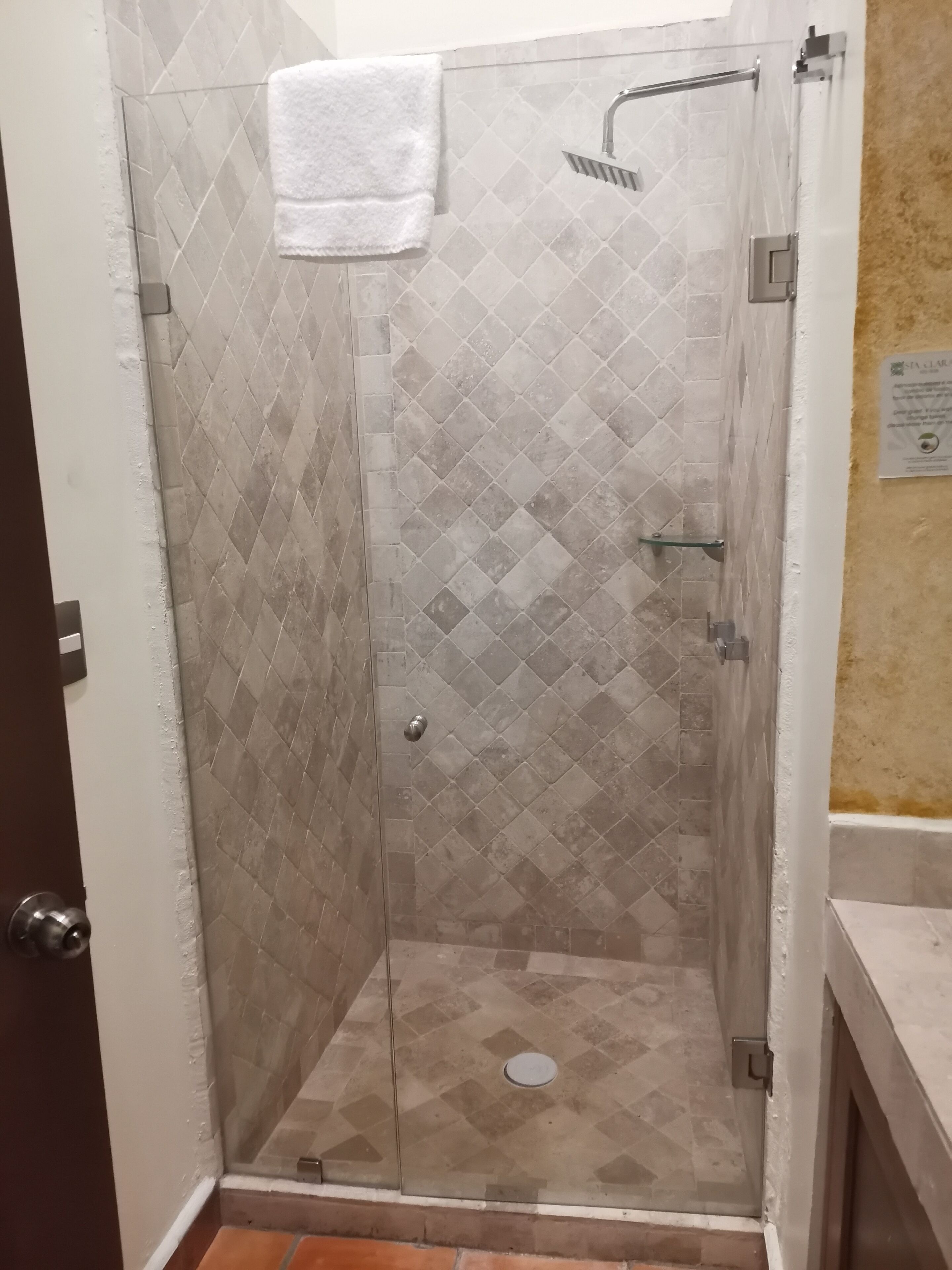 design studio suite | bathroom | free toiletries, hair dryer, towels, soap