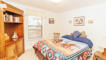 3 bedrooms, in-room safe, desk, iron/ironing board