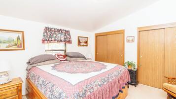 3 bedrooms, in-room safe, desk, iron/ironing board