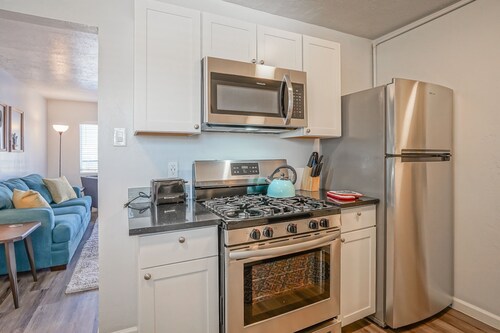 Walk to UNM, 1bd/1ba, Clean!