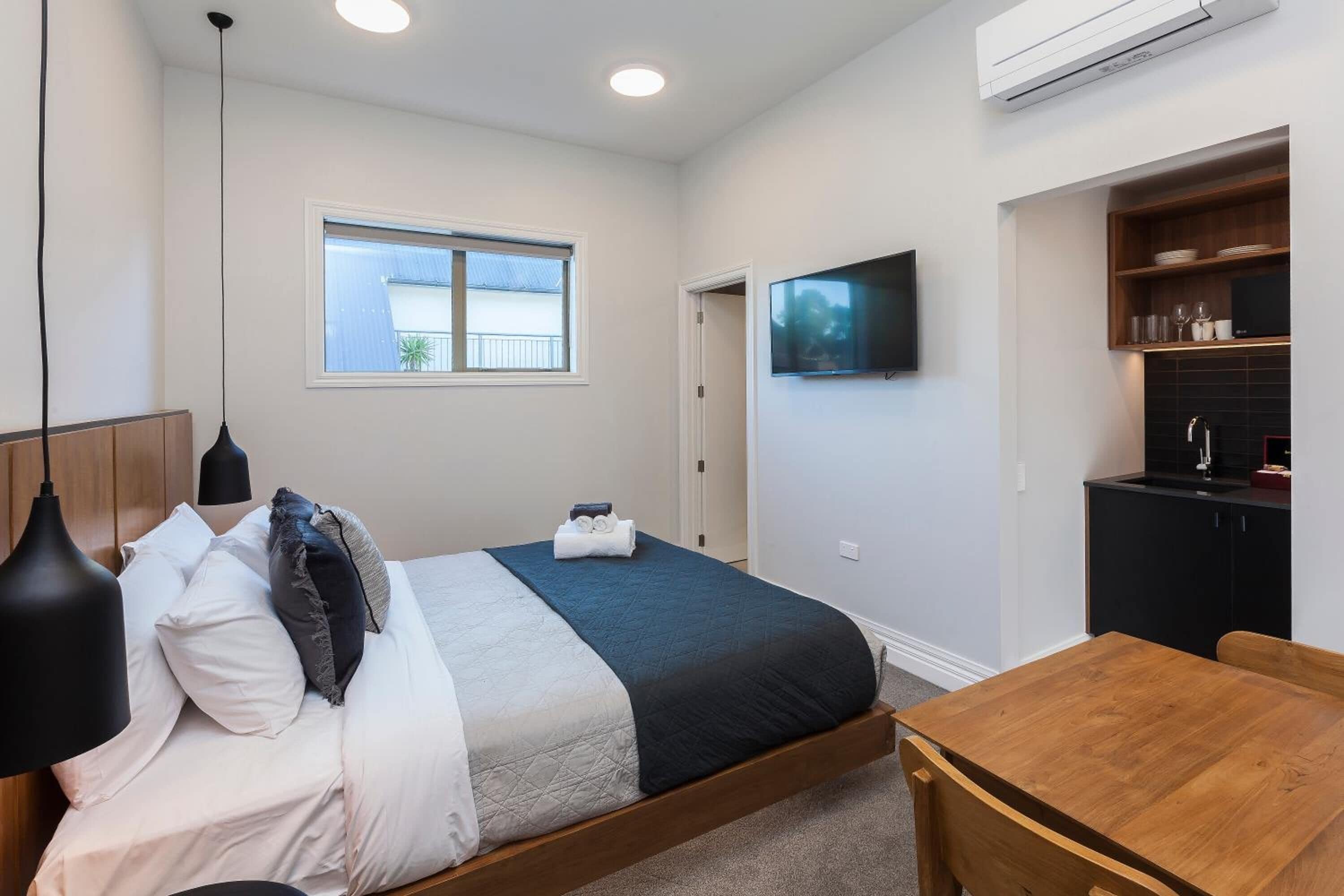 laptop workspace, free wifi, bed sheets