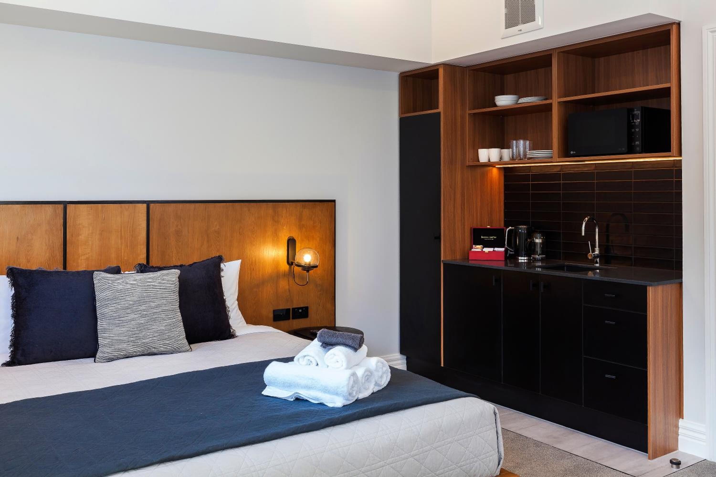 laptop workspace, free wifi, bed sheets