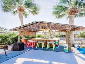 Outdoor dining - BOATING LOVERS PARADISE! Enjoy our STUNNING 3 bed/3bath Orange Beach Bayou Condo (Orange Beach)