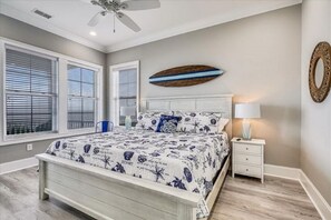 8 bedrooms, free WiFi, bed sheets - Shore is Grand - 8 Bedrooms - Oceanfront - Pool (North Myrtle Beach)