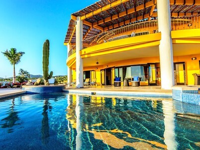 A great escape just minutes from downtown Cabo! Amazing view of downtown Cabo!