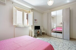 2 bedrooms, iron/ironing board, Internet, bed sheets