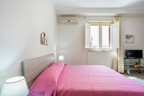 2 habitaciones, tabla de planchar con plancha, internet y ropa de cama
