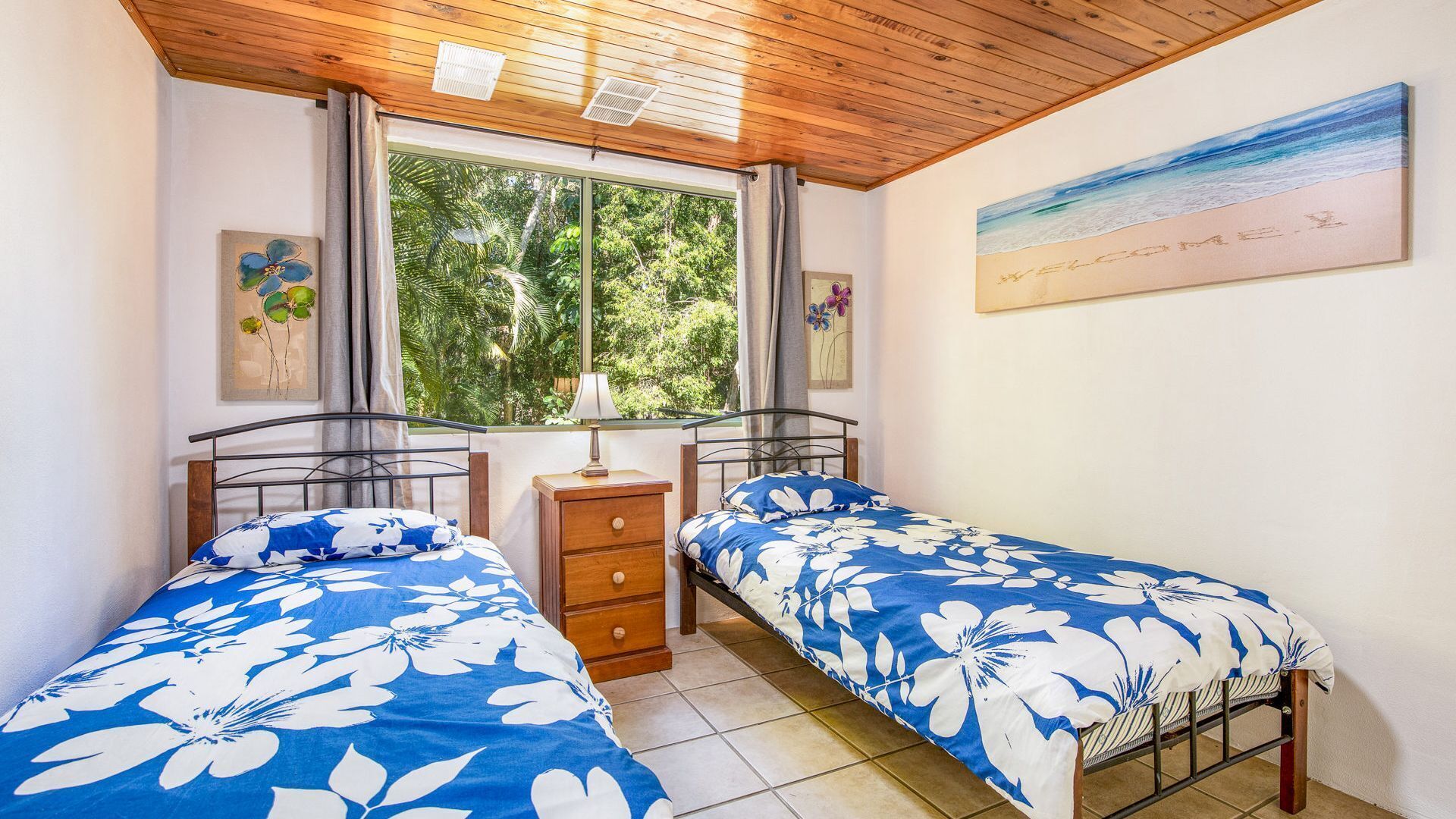 Amaroo - Rainbow Shores. Room For Everyone! Walk to the Beach! Pool — image 15