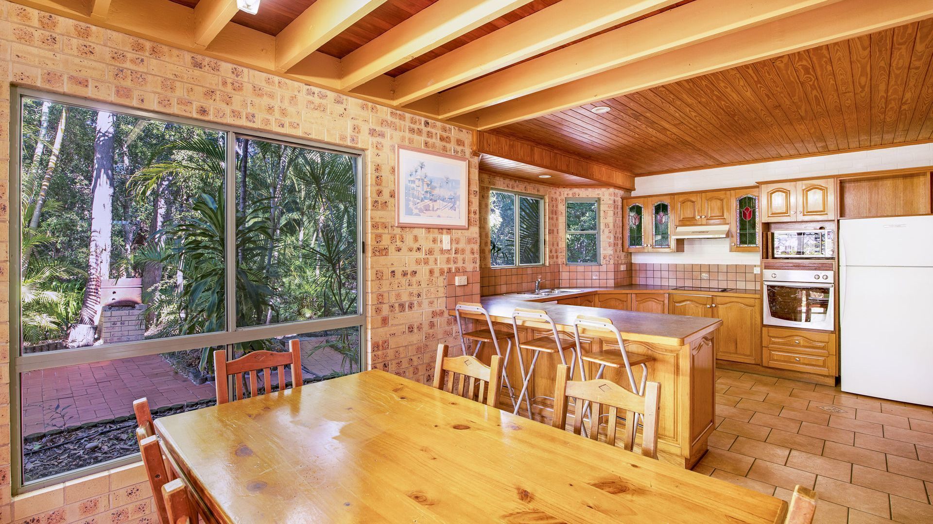 Amaroo - Rainbow Shores. Room For Everyone! Walk to the Beach! Pool — image 5