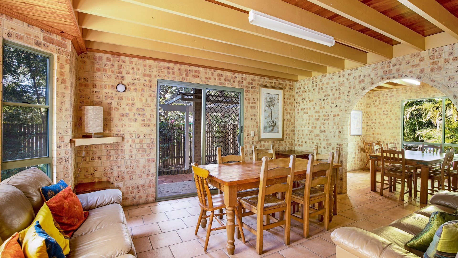 Amaroo - Rainbow Shores. Room For Everyone! Walk to the Beach! Pool — image 4