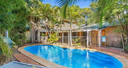 Amaroo - Rainbow Shores. Room For Everyone! Walk to the Beach! Pool