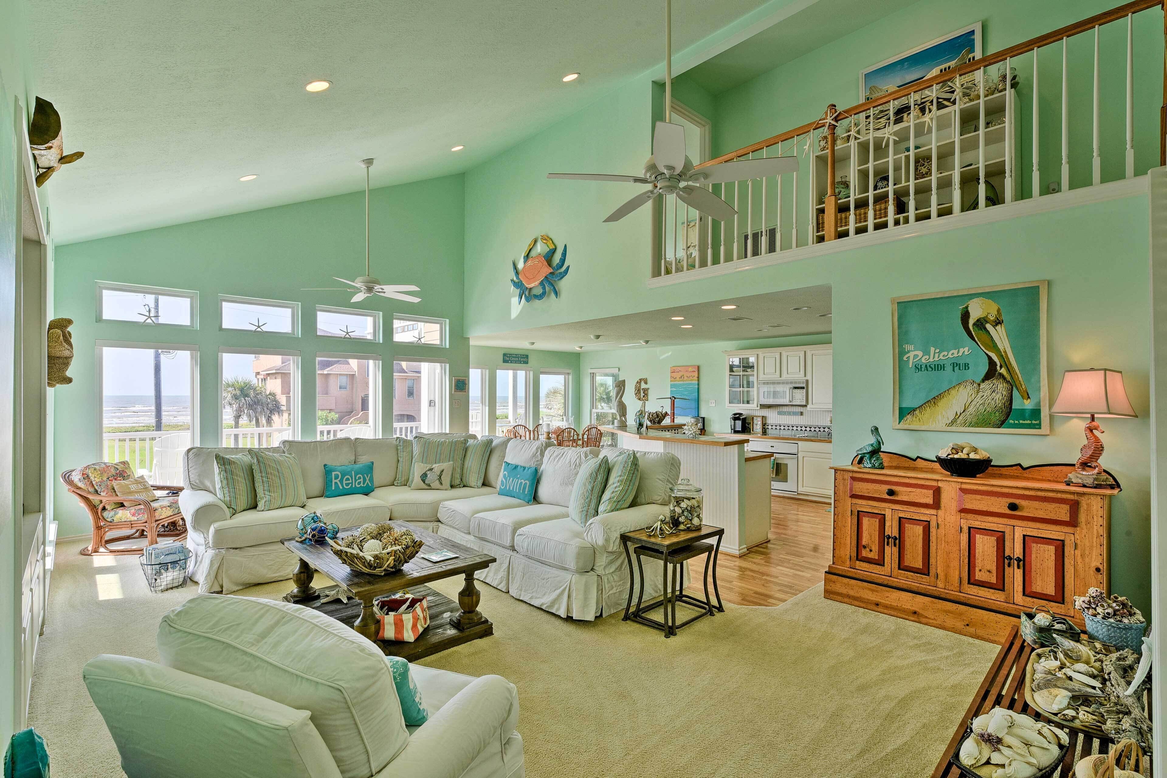 Galveston Family Getaway, 1 Block to Beach!