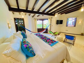 Decoración personalizada, wifi gratis y ropa de cama 