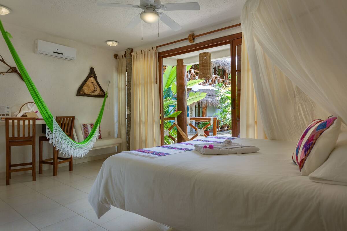 Luxury Room | Free WiFi, individually decorated, bed sheets