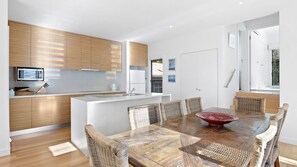 Fridge, dishwasher, toaster, cookware/dishes/utensils - One At Seventy Seven - Everything you need including WiFi (Lorne)