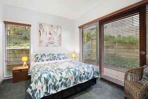 3 bedrooms, WiFi, bed sheets - One At Seventy Seven (Lorne)