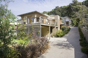 Exterior - One At Seventy Seven (Lorne)