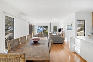 Dining - One At Seventy Seven (Lorne)