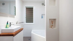 Bathtub