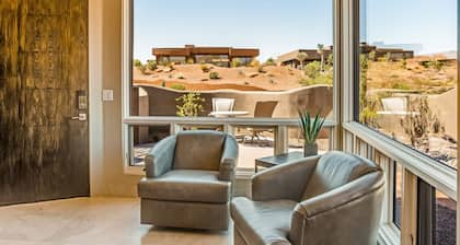 Lovely desert casita with fireplace, patio & access to pool/hot tub