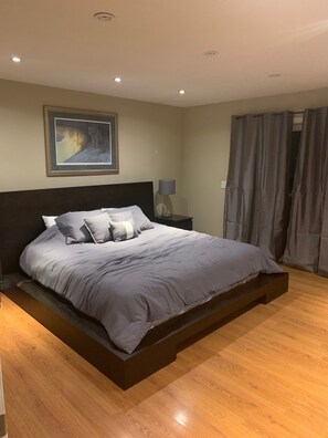 2 bedrooms, WiFi, bed sheets, wheelchair access