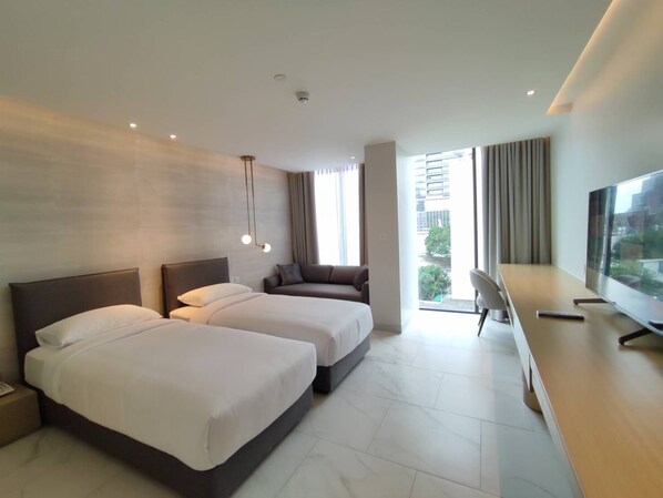 豪華雙床房, 非吸煙房 | 客房內保險箱、書桌、筆電工作空間、遮光布/窗簾