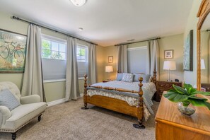 4 bedrooms, iron/ironing board, WiFi, bed sheets