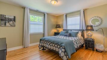 4 habitaciones, tabla de planchar con plancha, wifi y ropa de cama