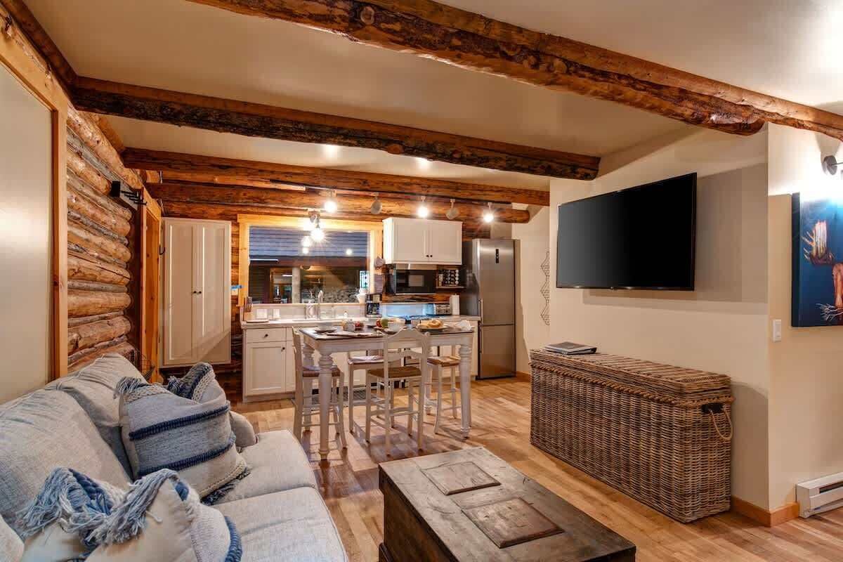 TV, fireplace, offices