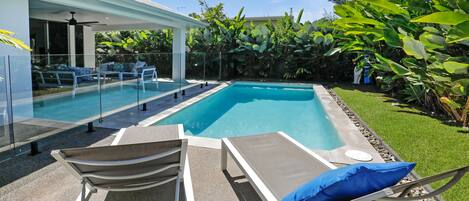 屋外プール、温水プール