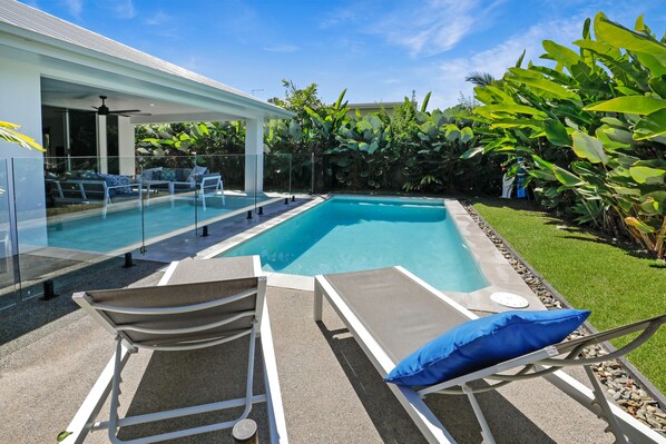 Outdoor pool, a heated pool - Heated pool for 2 seaside@Palm Cove (Cairns)