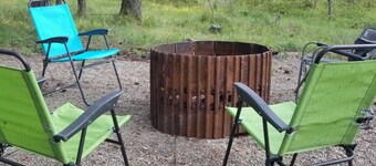 Cozy Riverside Retreat - Baree Bunkhouse