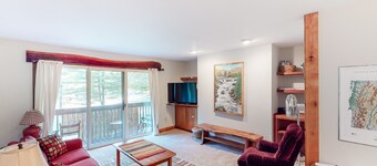 Inviting & secluded condo with a balcony - short hike to Mad River, near skiing