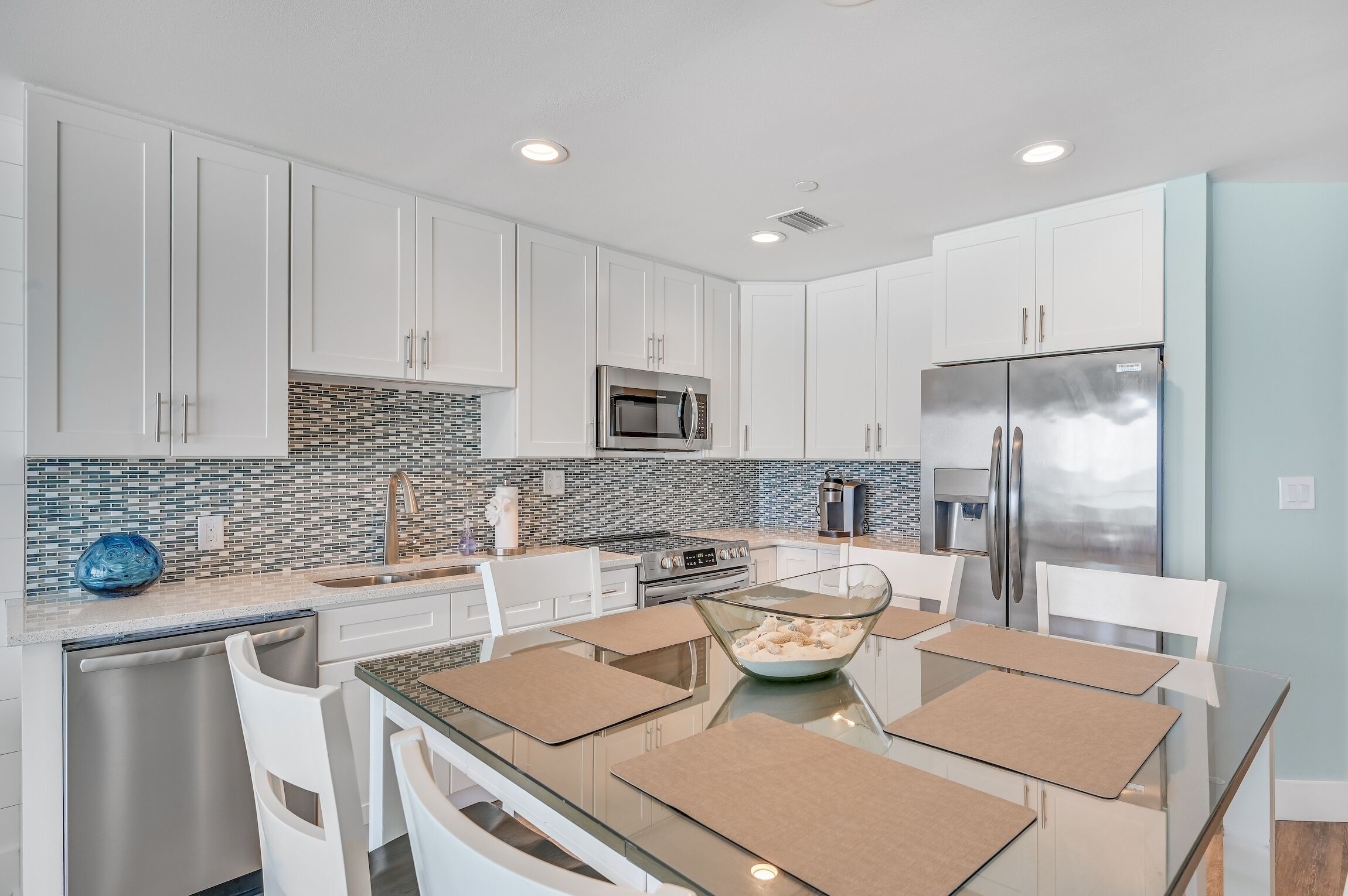 Refrigerador, microondas, horno, placa de cocina