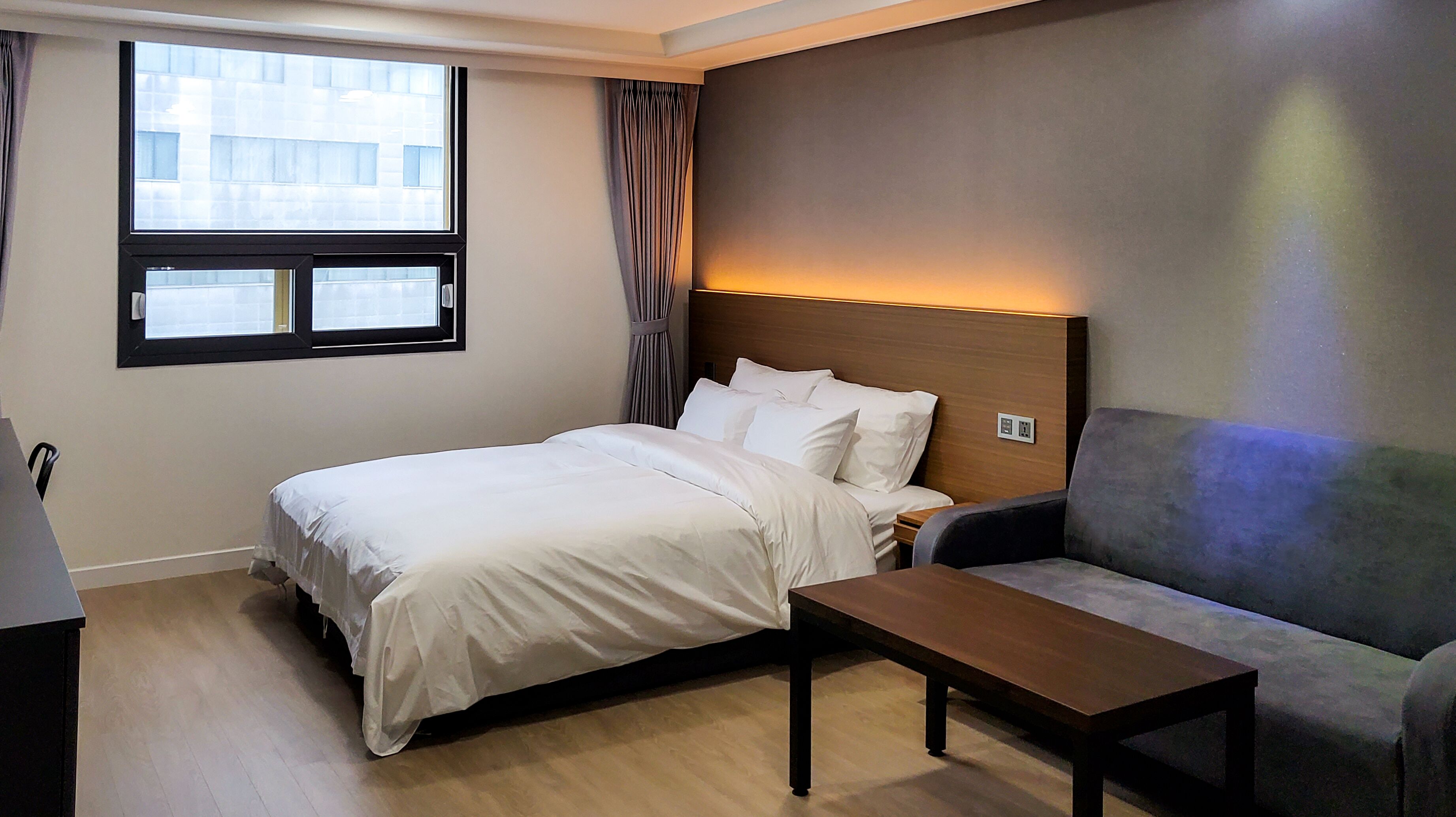 deluxe suite | premium bedding, down duvets, in-room safe, desk