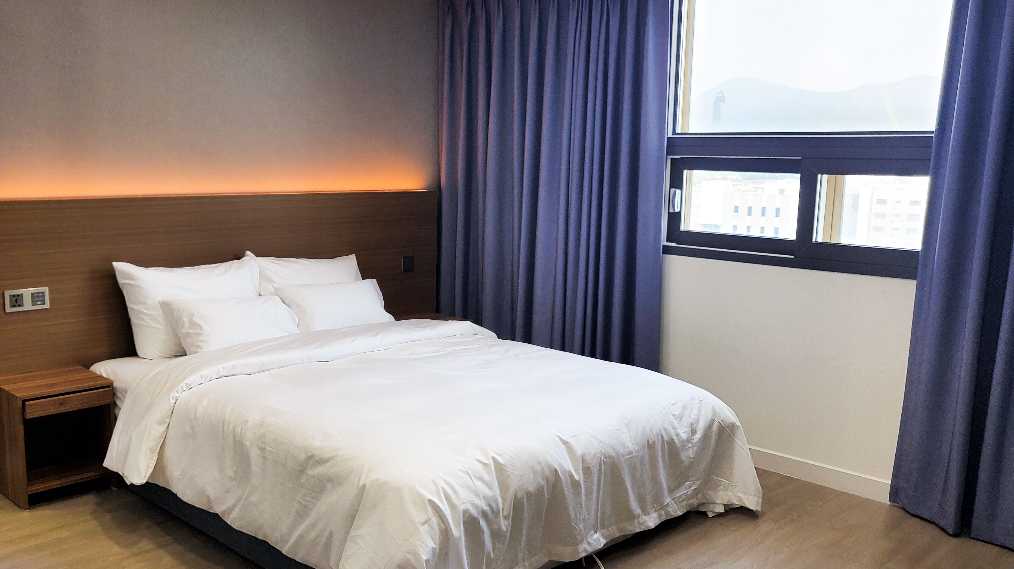 city suite | premium bedding, down duvets, in-room safe, desk