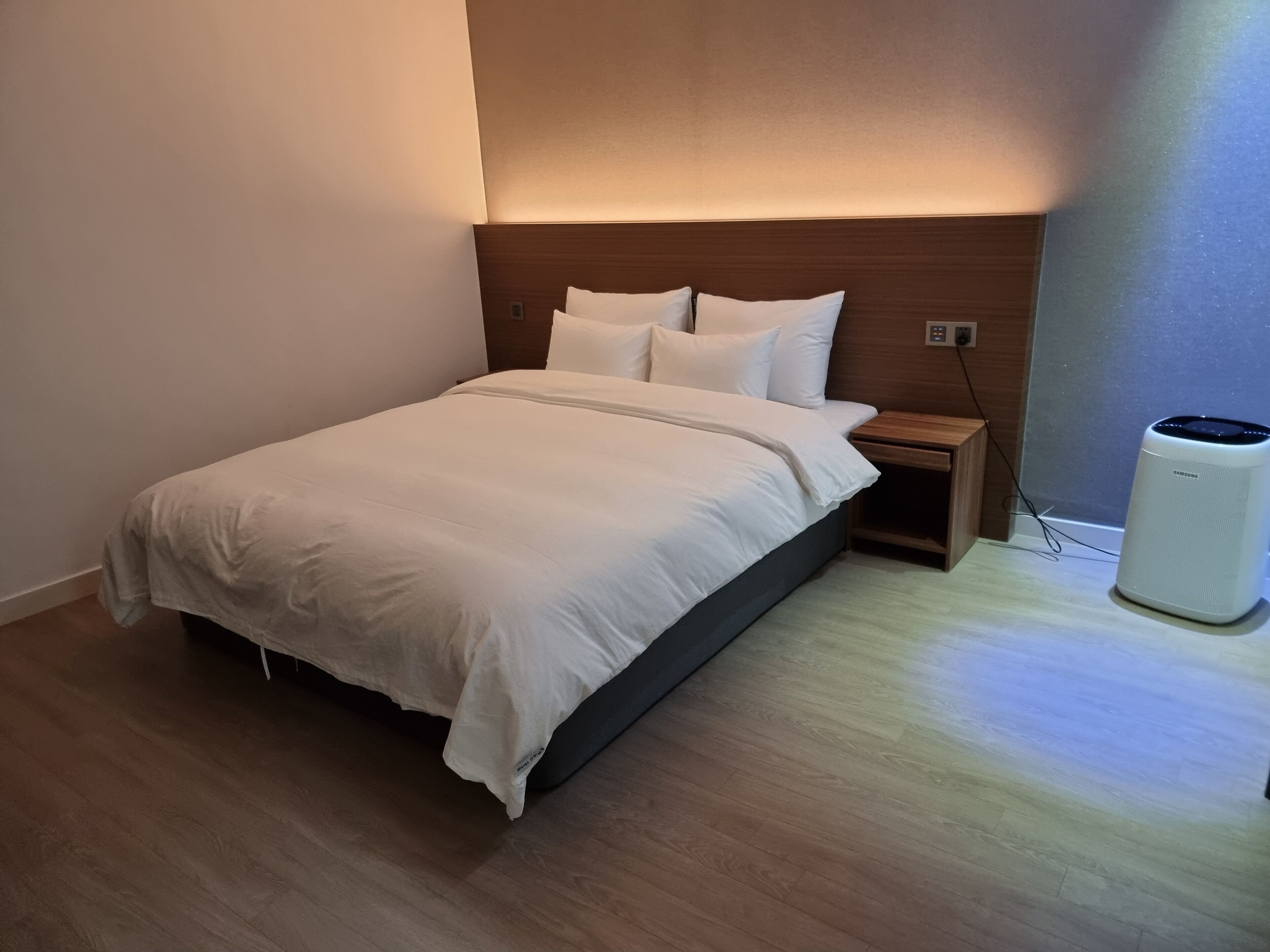 cinema room (no window) | premium bedding, down duvets, in-room safe, desk