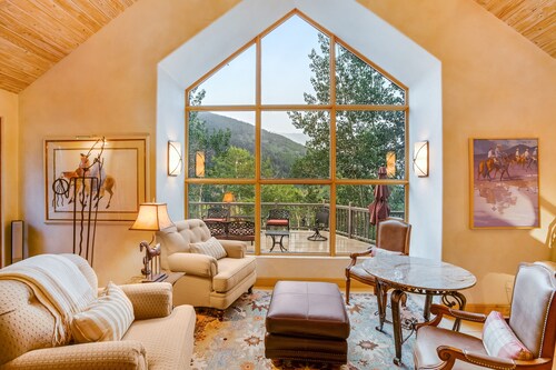 Elegant mountain escape with stunning view, spacious deck & fireplace