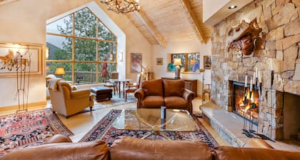 Elegant mountain escape with stunning view, spacious deck & fireplace