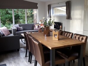 Chalet | Dining - Bright Chalet in the Achterhoek (Lochem)